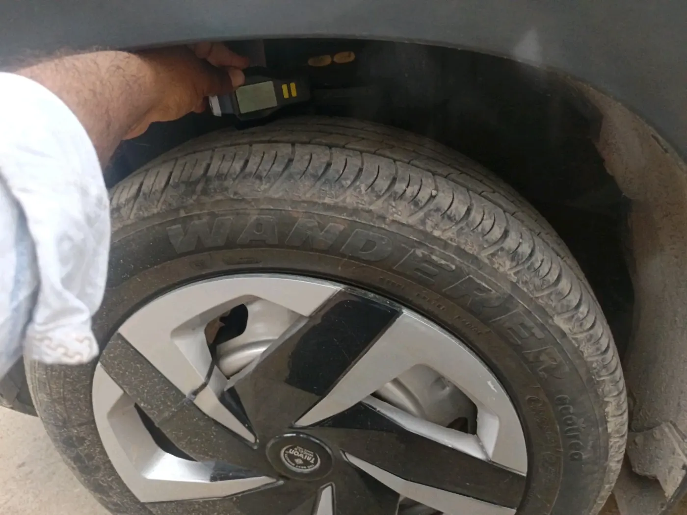2025 Nissan MAGNITE Visia B4D 1.0 Petrol MT, CNG, Manual, 6,250 km, tyre