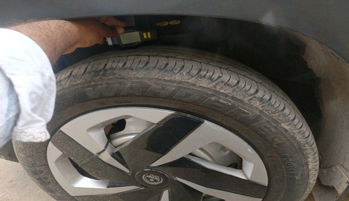 2025 Nissan MAGNITE Visia B4D 1.0 Petrol MT, CNG, Manual, 6,250 km, tyre