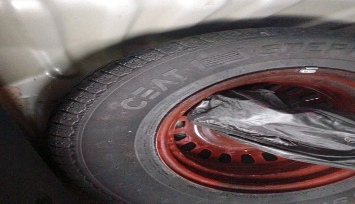 2025 Nissan MAGNITE Visia B4D 1.0 Petrol MT, CNG, Manual, 6,250 km, tyre