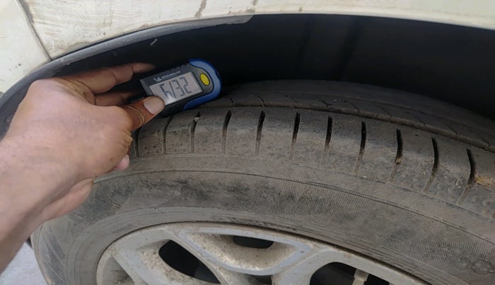 2014 Ford Ecosport TITANIUM 1.0L ECOBOOST, Petrol, Manual, 80,972 km, tyre