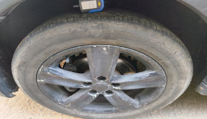 2015 Volkswagen Polo HIGHLINE1.2L, Petrol, Manual, 60,800 km, tyre