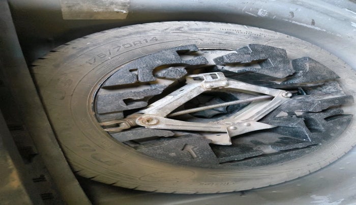 2015 Volkswagen Polo HIGHLINE1.2L, Petrol, Manual, 60,800 km, tyre