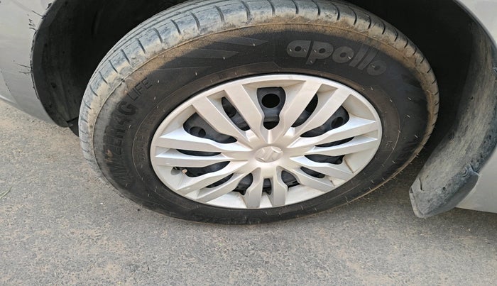 2020 Maruti Dzire VXI AMT, CNG, Automatic, 1,59,054 km, tyre