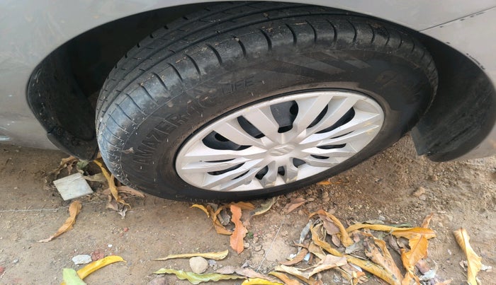 2020 Maruti Dzire VXI AMT, CNG, Automatic, 1,59,054 km, tyre