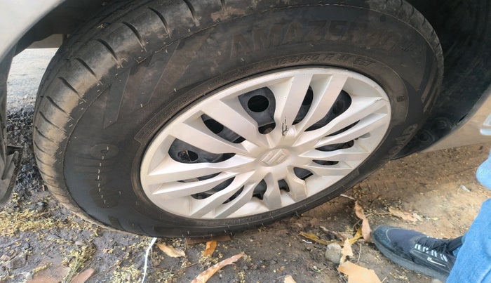 2020 Maruti Dzire VXI AMT, CNG, Automatic, 1,59,054 km, tyre