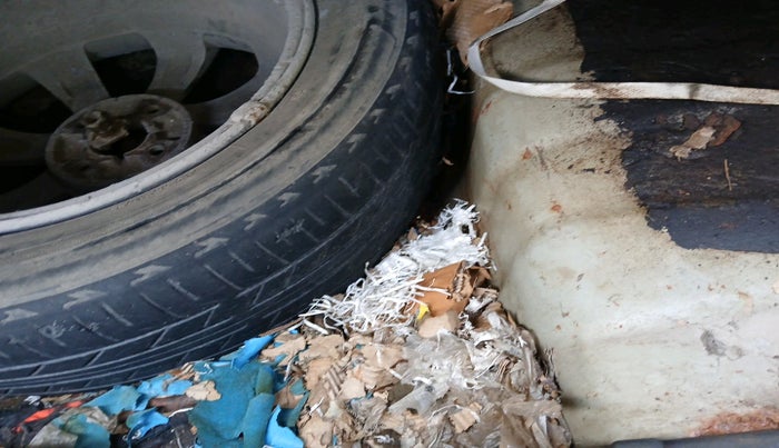 2011 Hyundai Verna FLUIDIC 1.6 VTVT SX OPT, CNG, Manual, 1,45,000 km, tyre