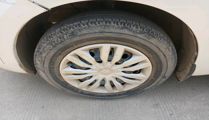 2017 Maruti Dzire VXI, Petrol, Manual, 1,11,303 km, tyre