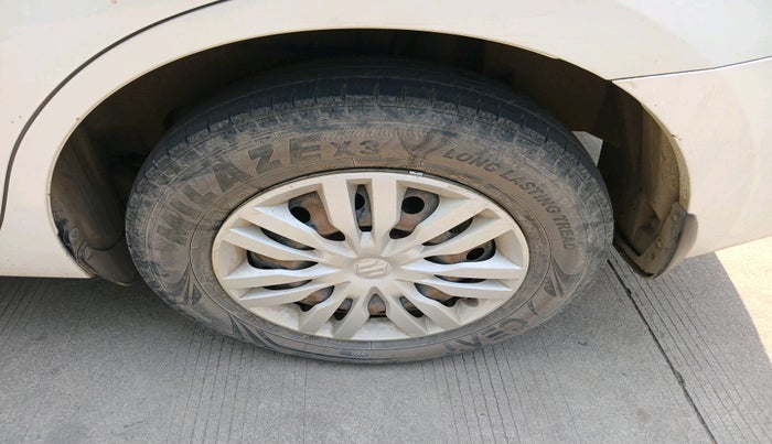 2017 Maruti Dzire VXI, Petrol, Manual, 1,11,303 km, tyre
