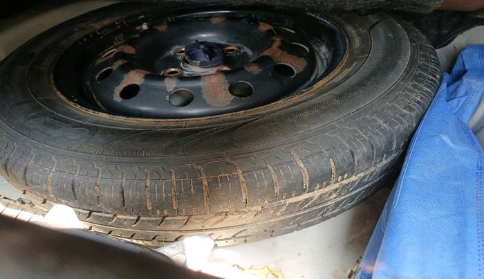 2017 Maruti Dzire VXI, Petrol, Manual, 1,11,303 km, tyre