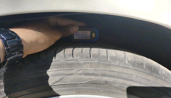 2008 Toyota Corolla Altis GL PETROL, CNG, Manual, 1,34,885 km, tyre