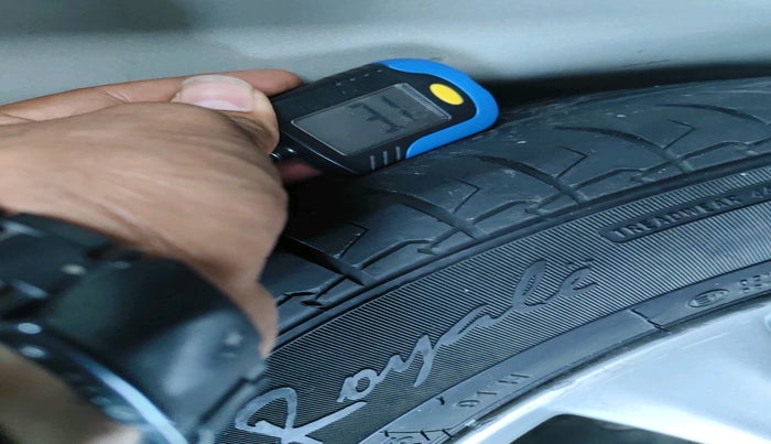 2008 Toyota Corolla Altis GL PETROL, CNG, Manual, 1,34,885 km, tyre