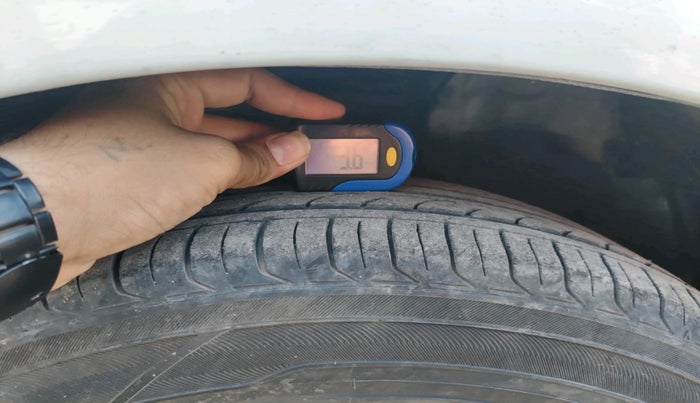 2008 Toyota Corolla Altis GL PETROL, CNG, Manual, 1,34,885 km, tyre