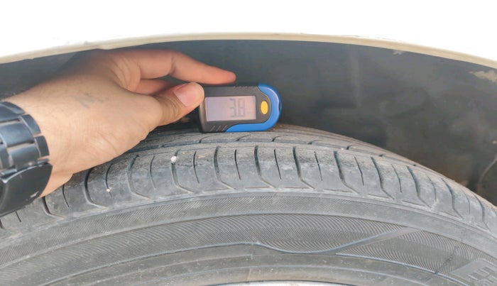 2008 Toyota Corolla Altis GL PETROL, CNG, Manual, 1,34,885 km, tyre