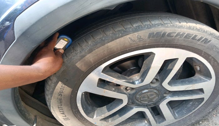 2017 Tata Hexa XT 4X2 6 STR, Diesel, Manual, 1,71,348 km, tyre