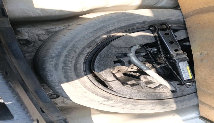 2015 Skoda Octavia ELEGANCE 2.0 TDI AT, Diesel, Automatic, 1,44,813 km, tyre