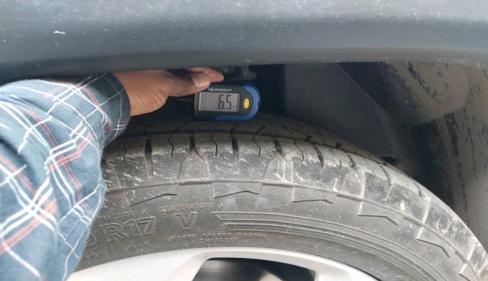 2017 Jeep Compass LONGITUDE 2.0 DIESEL, Diesel, Manual, 1,51,326 km, tyre