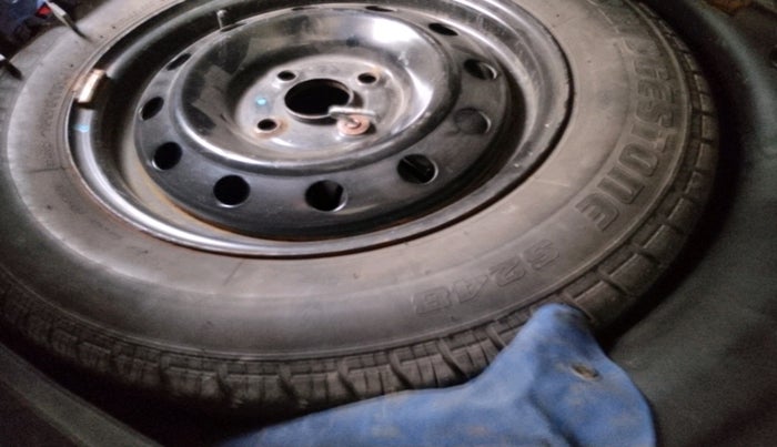 2012 Maruti Swift VXI, Petrol, Manual, 29,806 km, tyre