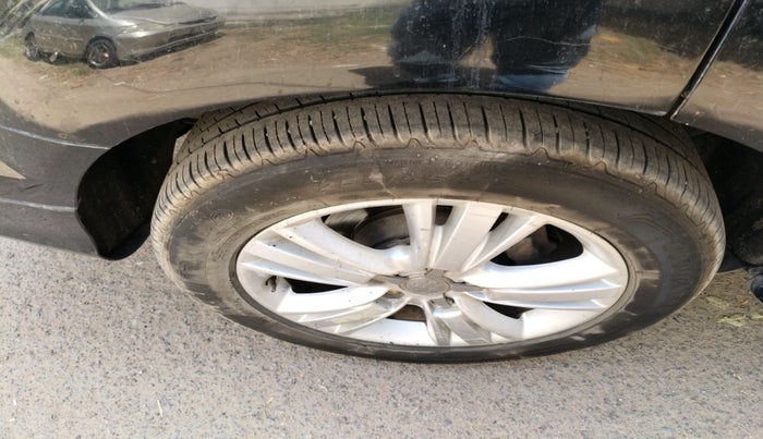 2014 Audi Q7 3.0 TDI QUATTRO, Diesel, Automatic, 1,99,918 km, tyre