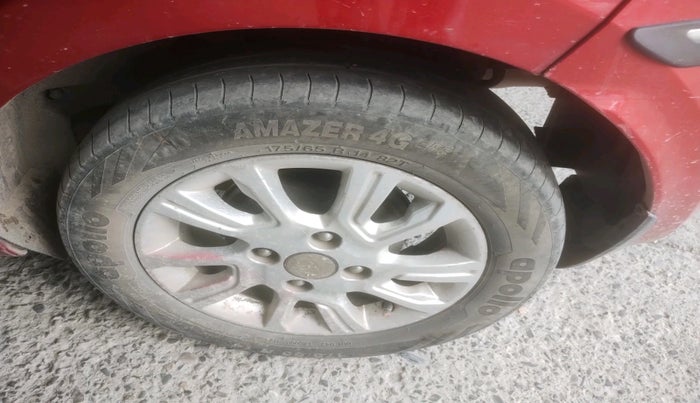 2017 Tata Tiago XZ PETROL, Petrol, Manual, 1,17,603 km, tyre