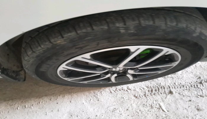 2017 Maruti Dzire VXI, Petrol, Manual, 58,723 km, tyre