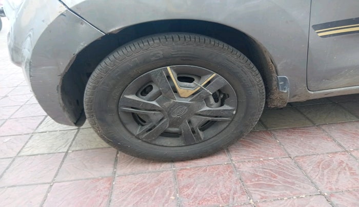 2017 Datsun Redi Go GOLD LIMITED EDITION, CNG, Manual, 75,354 km, tyre