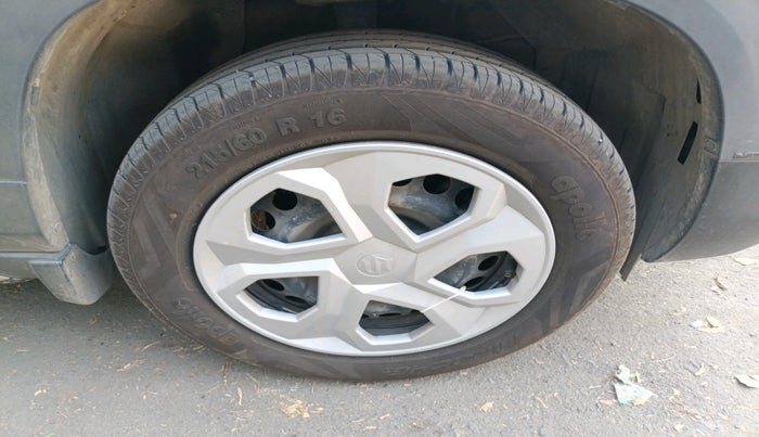 2022 Maruti BREZZA VXI SMART HYBRID, Petrol, Manual, 61,241 km, tyre