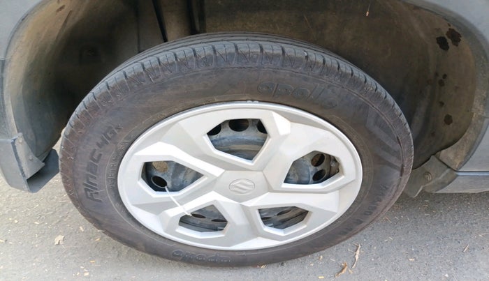 2022 Maruti BREZZA VXI SMART HYBRID, Petrol, Manual, 61,241 km, tyre