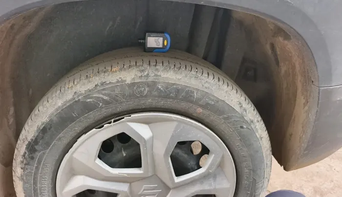 2022 Maruti BREZZA VXI SMART HYBRID, Petrol, Manual, 30,352 km, tyre