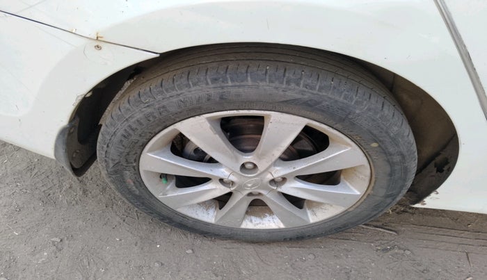 2012 Hyundai Verna FLUIDIC 1.6 CRDI SX, Diesel, Manual, 1,17,311 km, tyre