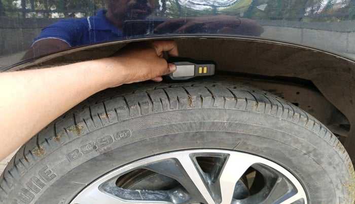 2022 Toyota Innova Crysta 2.7 VX 7 STR, Petrol, Manual, 36,173 km, tyre