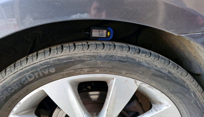 2011 Hyundai Verna FLUIDIC 1.6 VTVT SX, Petrol, Manual, 51,122 km, tyre