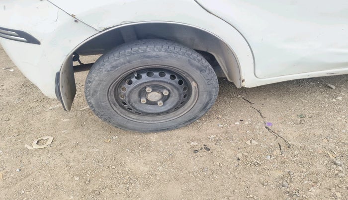 2015 Datsun Go T, CNG, Manual, 1,56,866 km, tyre