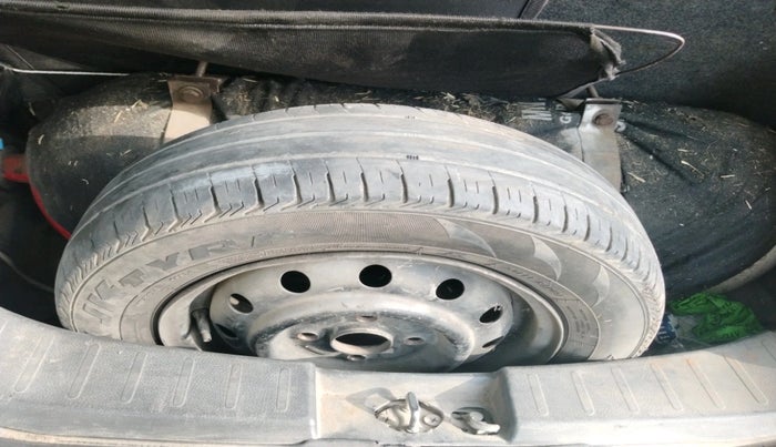 2012 Maruti Wagon R 1.0 LXI, CNG, Manual, 80,122 km, tyre