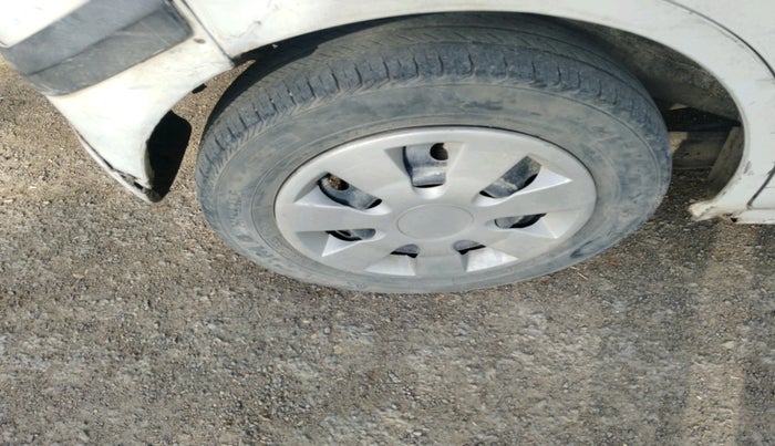 2012 Maruti Wagon R 1.0 LXI, CNG, Manual, 80,122 km, tyre