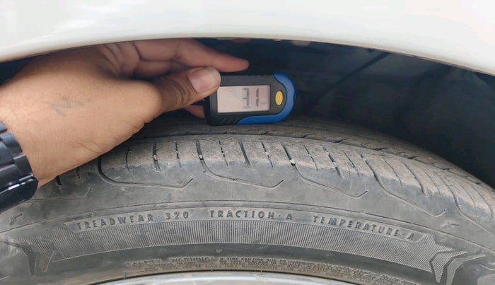 2018 Hyundai Elite i20 ASTA 1.2 DUAL TONE, CNG, Manual, 1,21,042 km, tyre