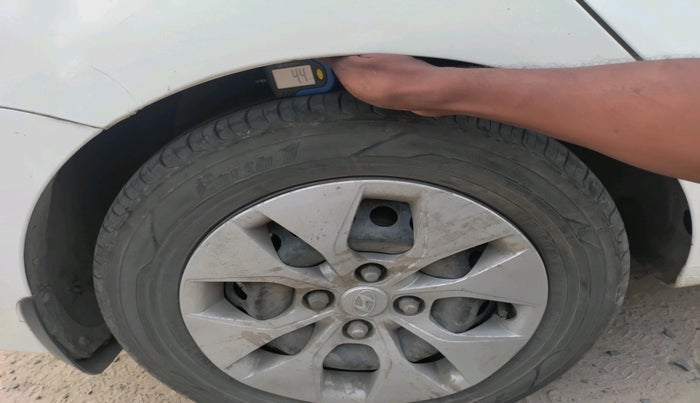 2016 Hyundai Xcent S 1.2, CNG, Manual, 1,70,054 km, tyre