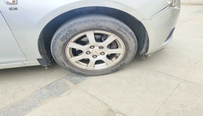 2012 Chevrolet Cruze LTZ AT, Diesel, Automatic, 1,05,002 km, tyre