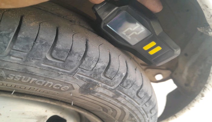 2011 Maruti Wagon R 1.0 LXI LPG, Petrol, Manual, 1,06,459 km, tyre