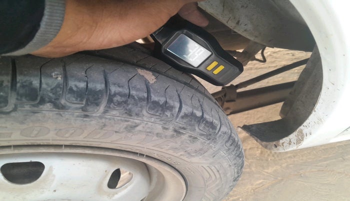 2011 Maruti Wagon R 1.0 LXI LPG, Petrol, Manual, 1,06,459 km, tyre