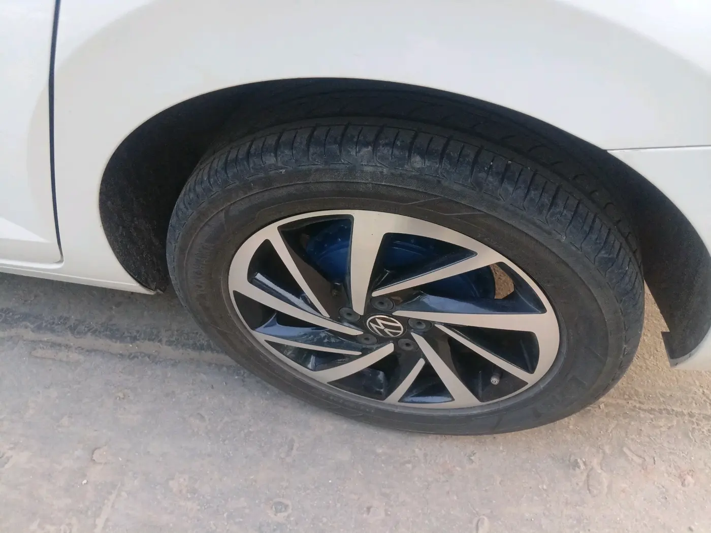 2023 Volkswagen VIRTUS TOPLINE TSI 1.0 AT, Petrol, Automatic, 32,540 km, tyre