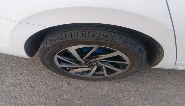 2023 Volkswagen VIRTUS TOPLINE TSI 1.0 AT, Petrol, Automatic, 30,310 km, tyre