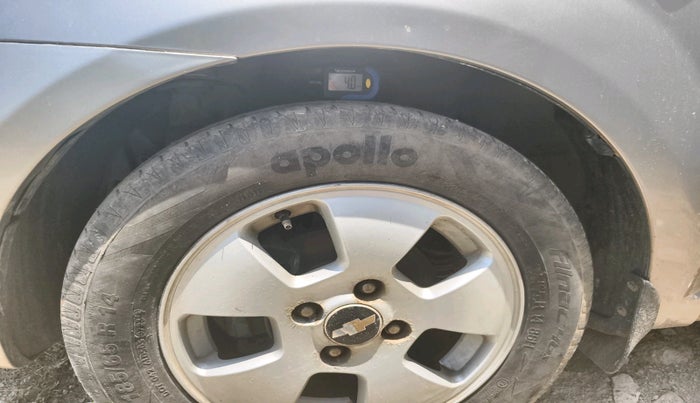 2009 Chevrolet Aveo LT 1.4, Petrol, Manual, 1,01,546 km, tyre