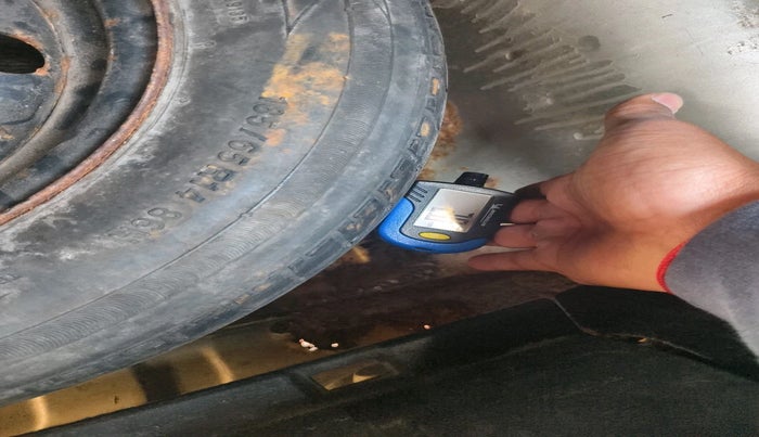 2009 Chevrolet Aveo LT 1.4, Petrol, Manual, 1,01,546 km, tyre