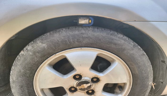 2009 Chevrolet Aveo LT 1.4, Petrol, Manual, 1,01,546 km, tyre