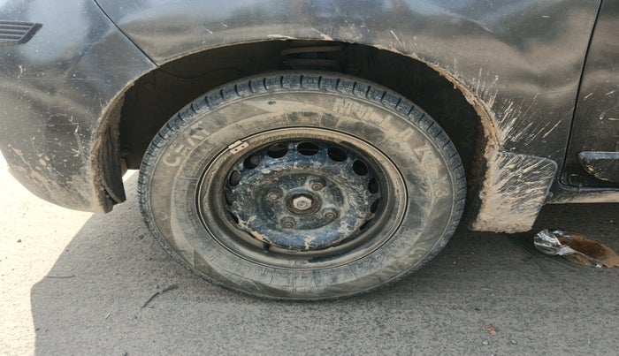 2021 Maruti Alto LXI CNG, CNG, Manual, 89,356 km, tyre