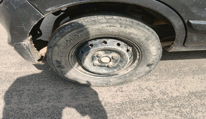 2021 Maruti Alto LXI CNG, CNG, Manual, 89,356 km, tyre