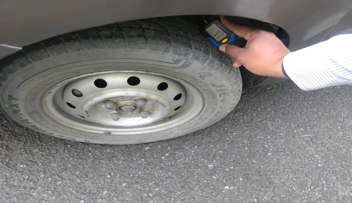 2013 Maruti Wagon R 1.0 LXI, Petrol, Manual, 80,658 km, tyre