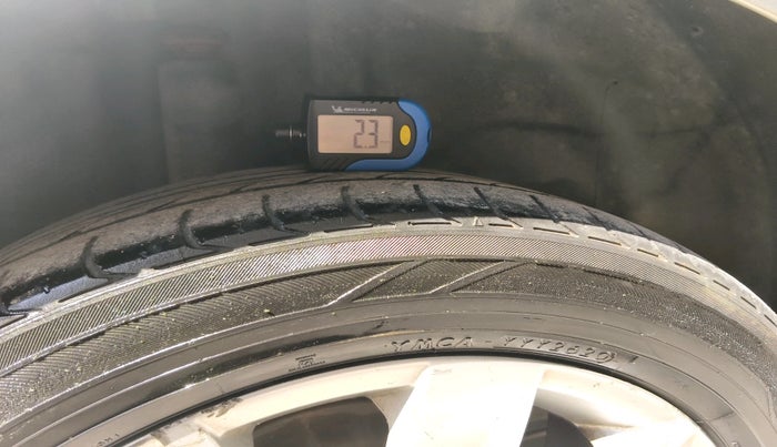 2014 Volkswagen Polo HIGHLINE1.5L, Diesel, Manual, 96,931 km, tyre