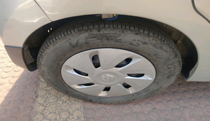 2015 Maruti Celerio VXI CNG, CNG, Manual, 39,054 km, tyre