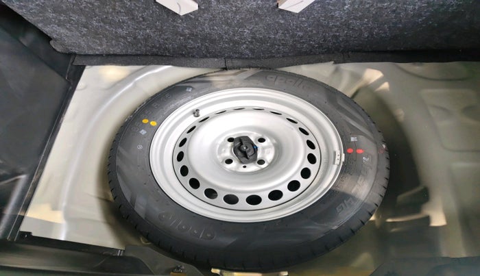 2025 Maruti Baleno SIGMA PETROL 1.2, Petrol, Manual, 4,067 km, tyre